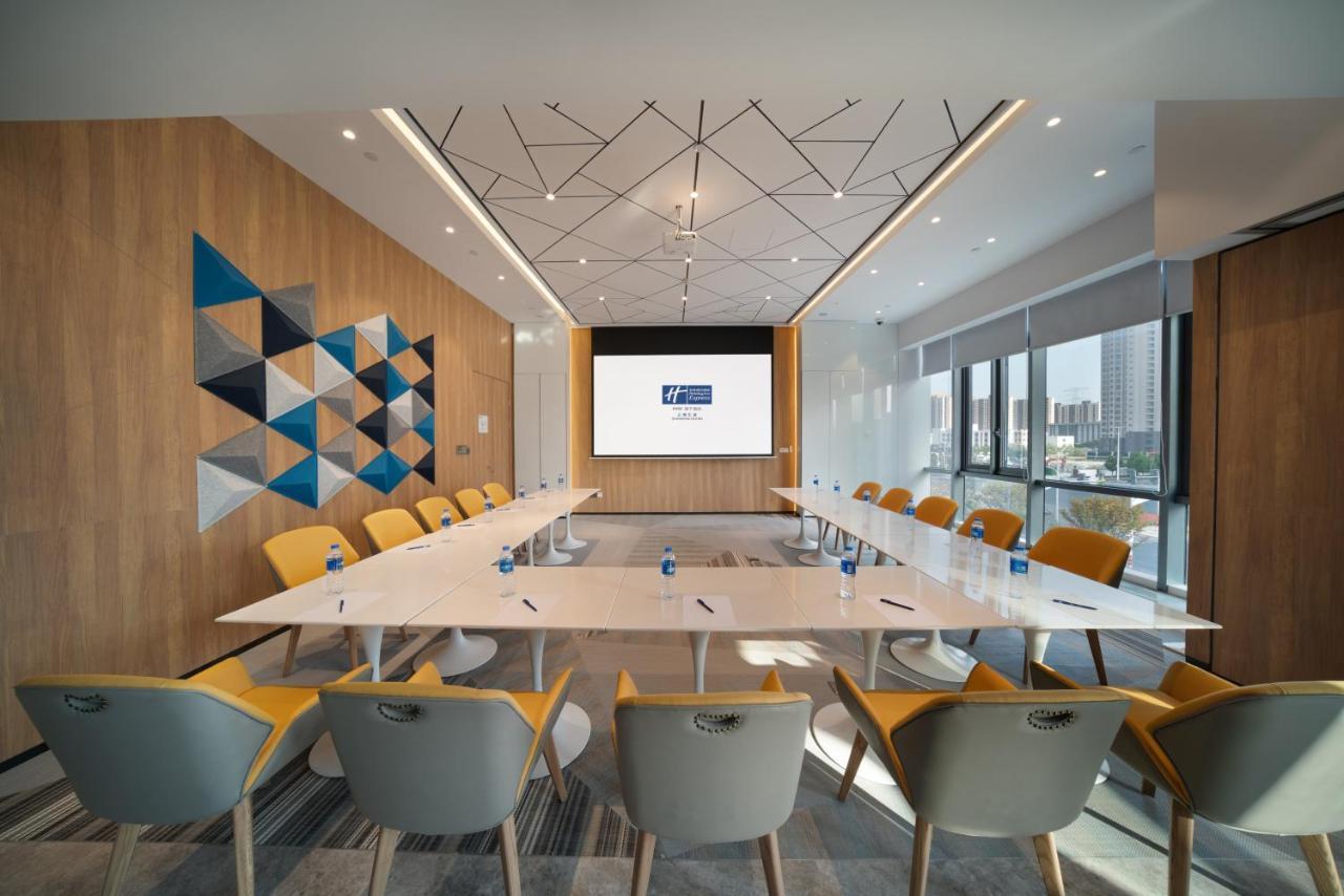 Holiday Inn Express Shanghai Huijin By Ihg Екстер'єр фото