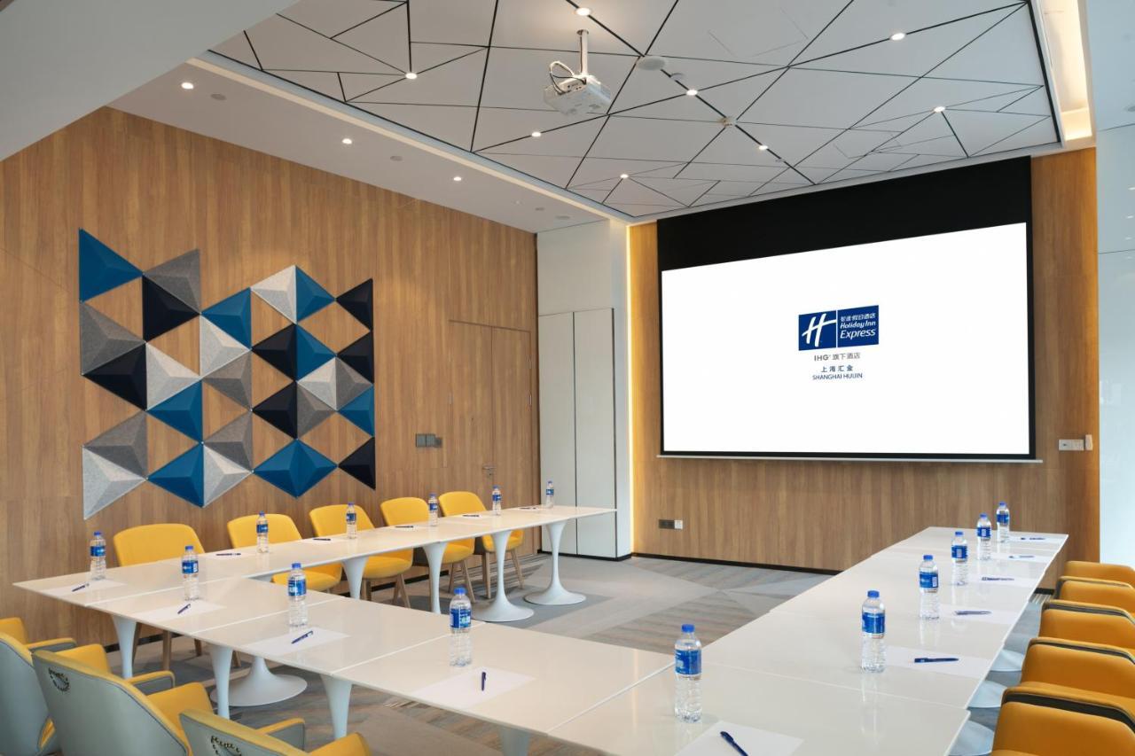 Holiday Inn Express Shanghai Huijin By Ihg Екстер'єр фото