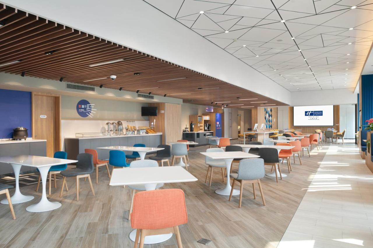 Holiday Inn Express Shanghai Huijin By Ihg Екстер'єр фото