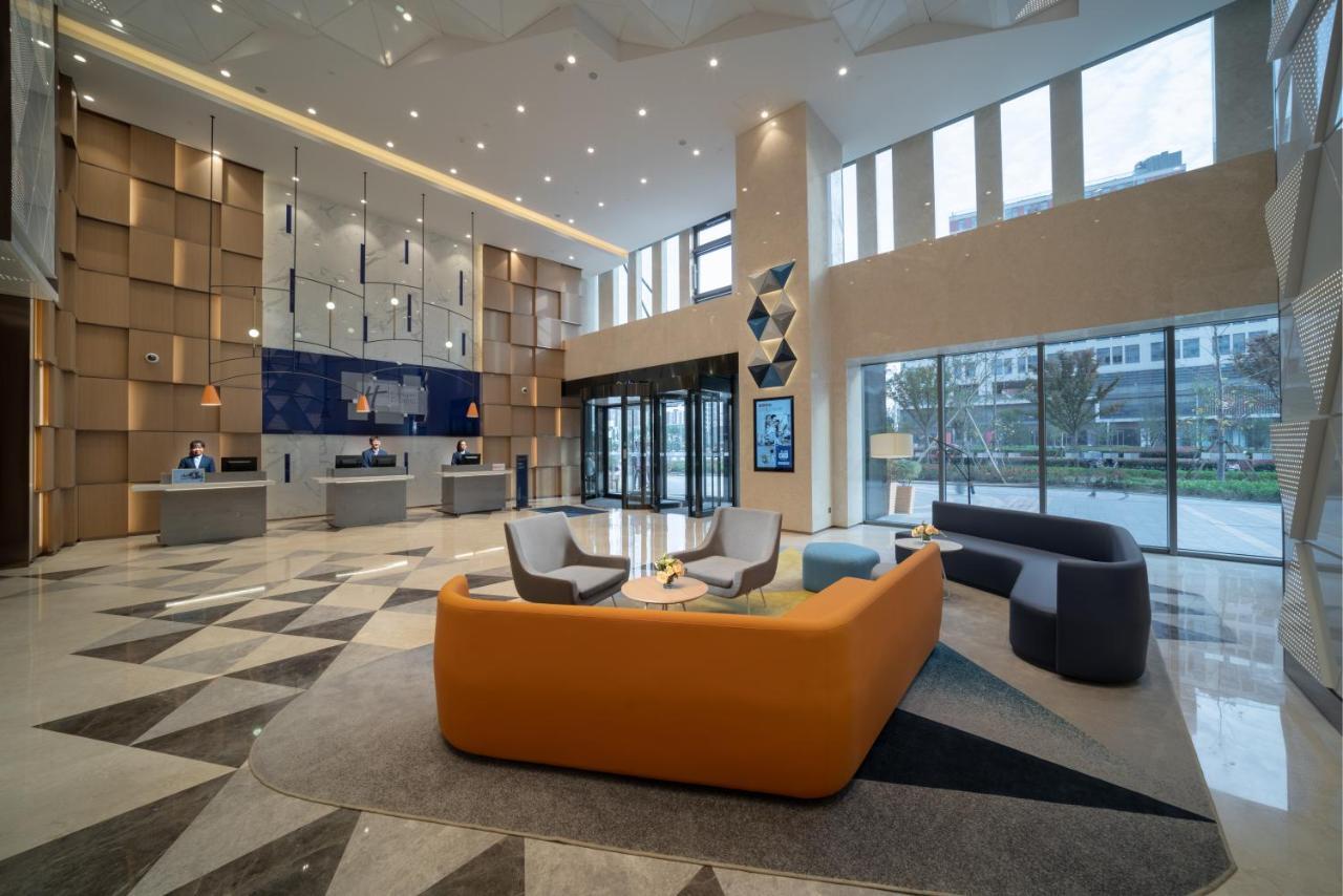 Holiday Inn Express Shanghai Huijin By Ihg Екстер'єр фото